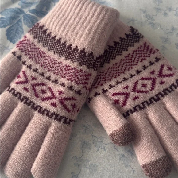 Time and Tru Pink and Cranberry Patterned Gloves. New with tags. - Picture 4 of 4